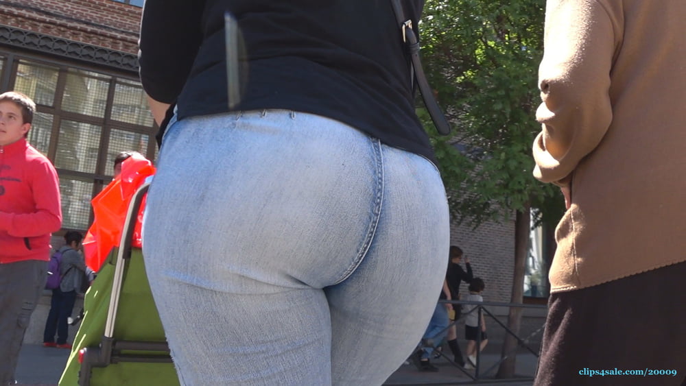 ROUND BIG ASS IN JEANS #93897509