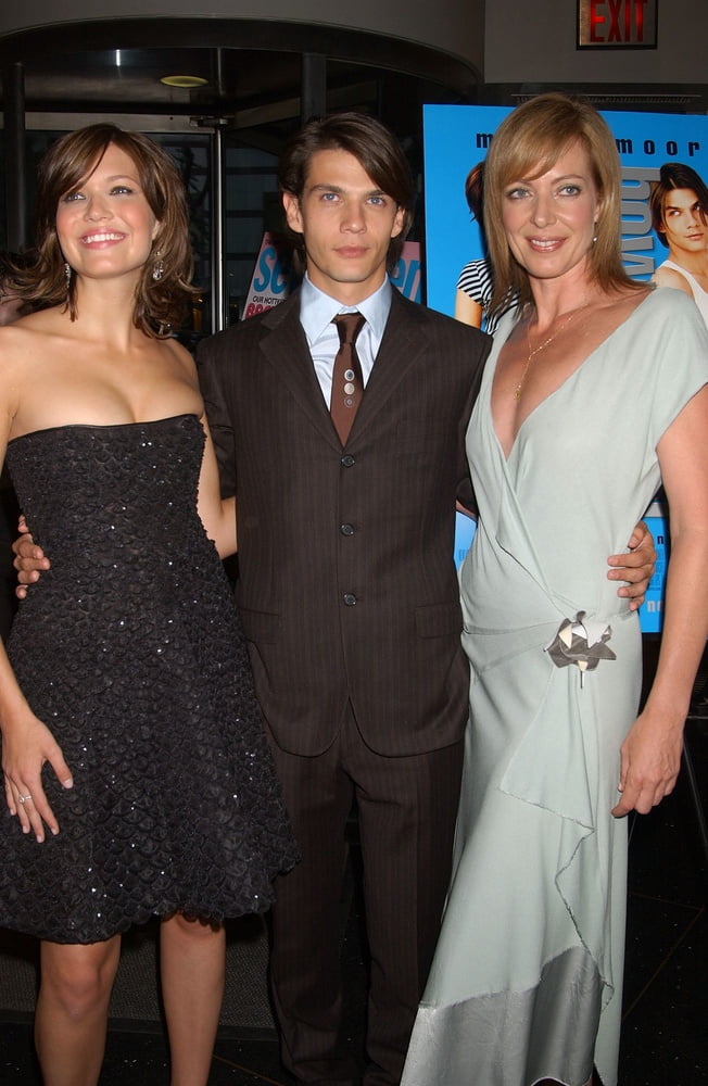 Mandy moore - como lidiar estreno (16 julio 2003)
 #81949223