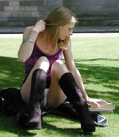 Upskirt im Park 45
 #80322789