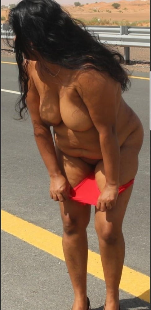 Exposing aunty #93033408