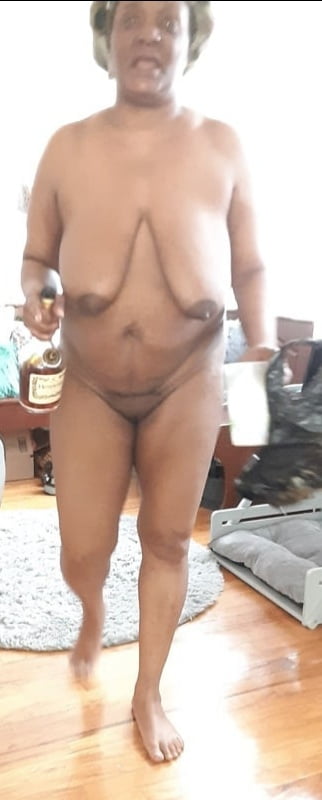 Maman nue expose son cul noir9i
 #91473691