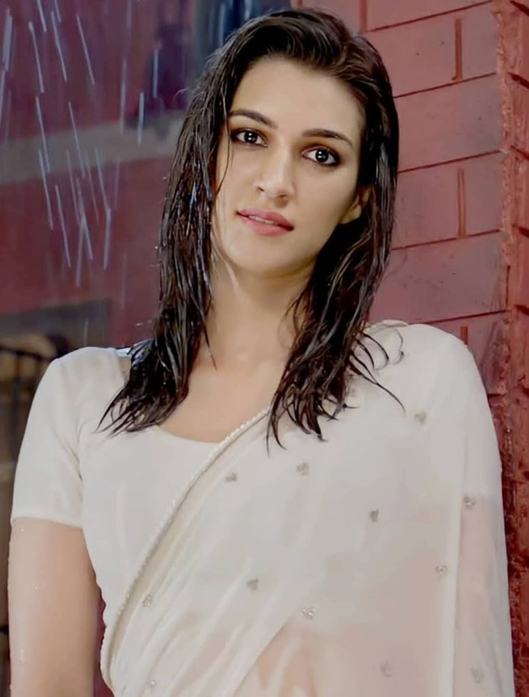 Kriti sanon lanja sexy expressions #80680293