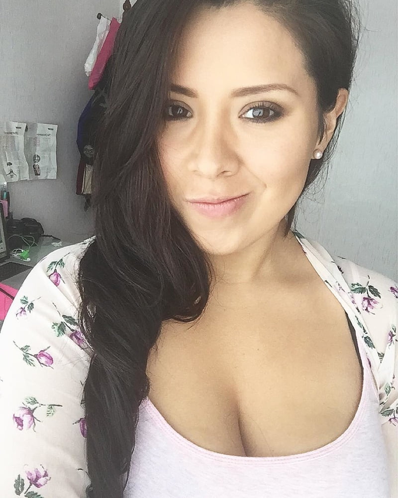 Vanessa, Peru (Vol.3) #104247120