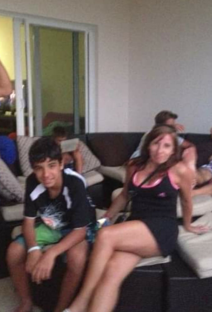 Milf caliente exhibicionista marido cornudo, tetona madura
 #103639136