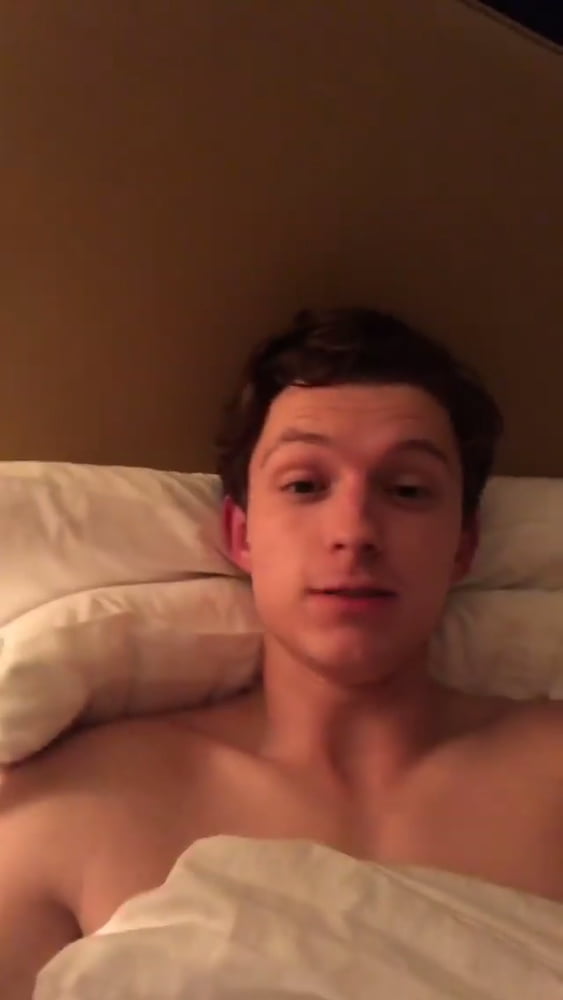 Sexy männliche Berühmtheit tom holland verschiedene Bilder ohne Hemd
 #106828860