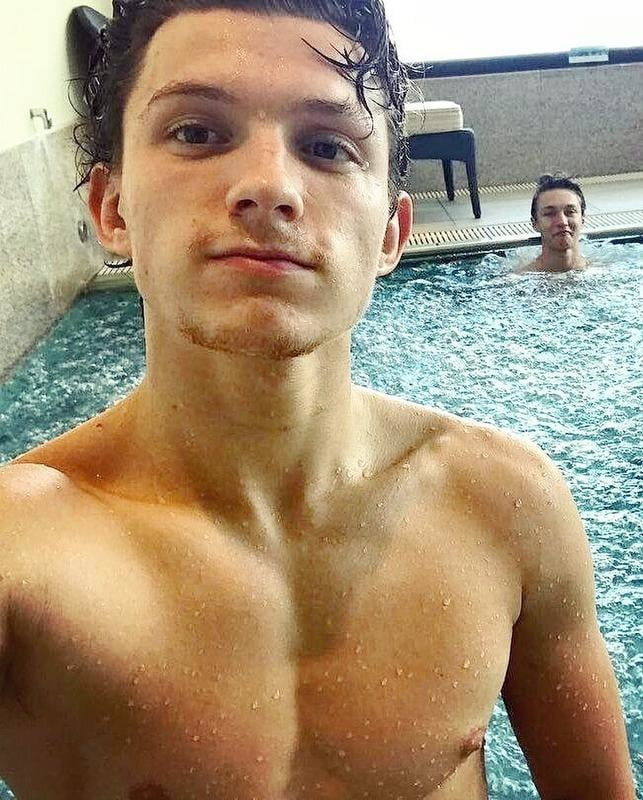 Sexy celebrità maschile tom holland varie foto senza camicia
 #106828864