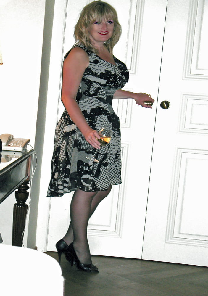 Sie liebt es, sich zu verkleiden
 #105887593