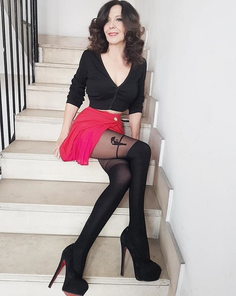 Elegante puta madura
 #96521074