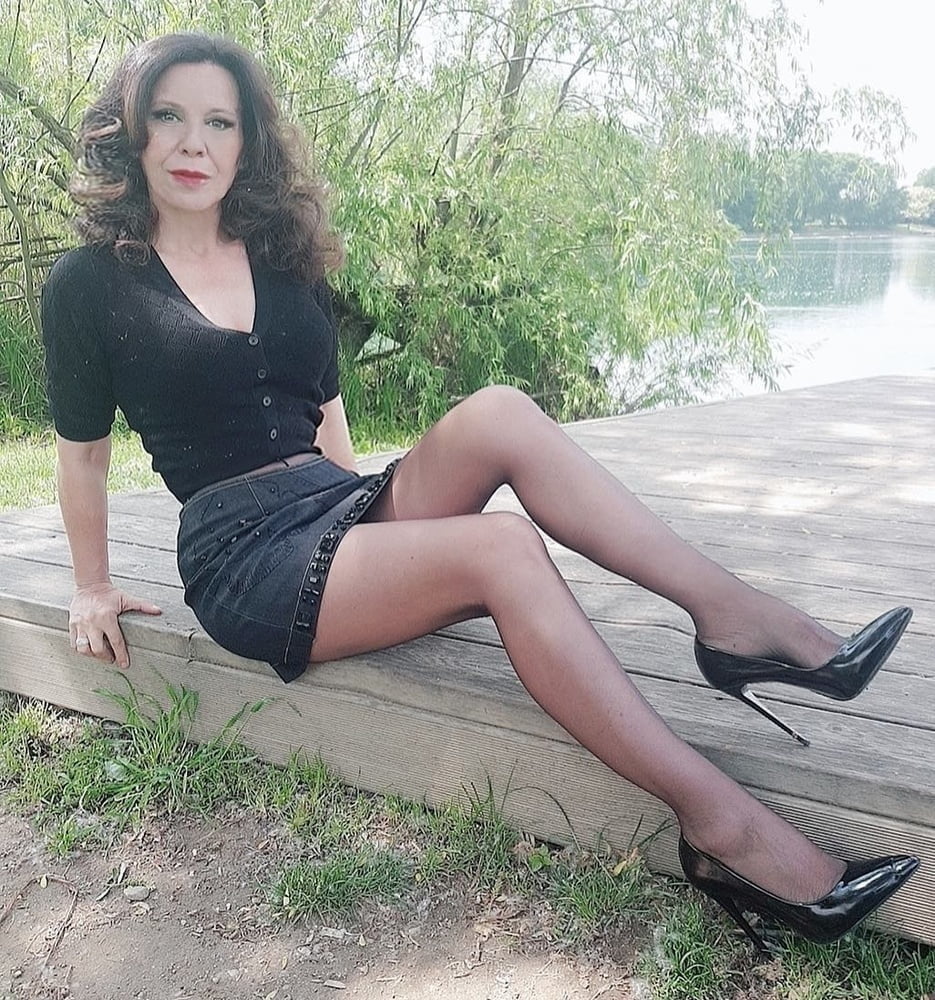 Elegante puta madura
 #96521126