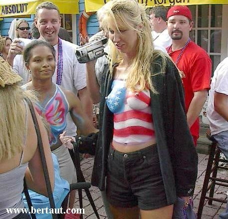 Nackt in der Öffentlichkeit, nasses Tshirt, öffentliche Mädchen
 #84010034