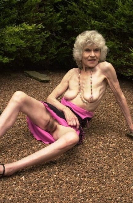 Maduras y abuelitas 429
 #98750557