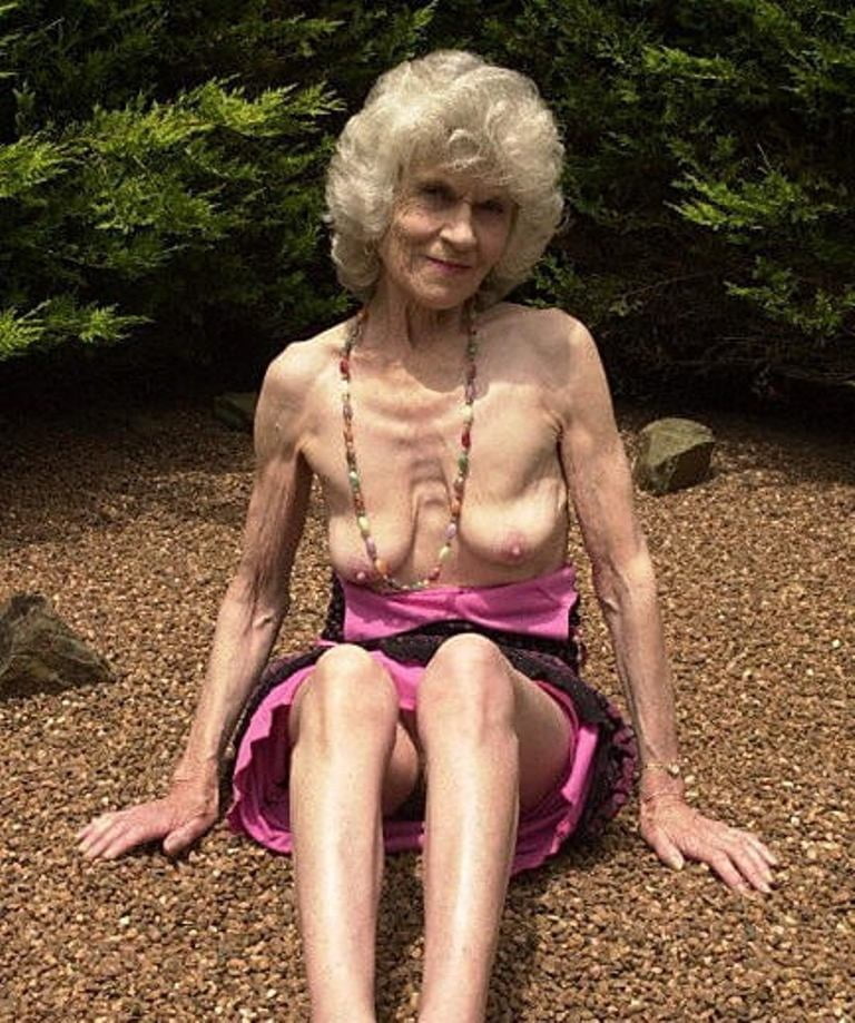 Maduras y abuelitas 429
 #98750560