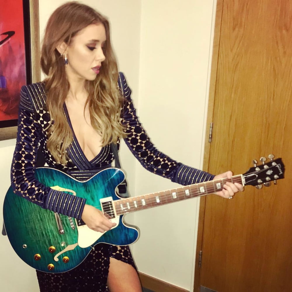 ウナ・ヒーリー
 #91433073