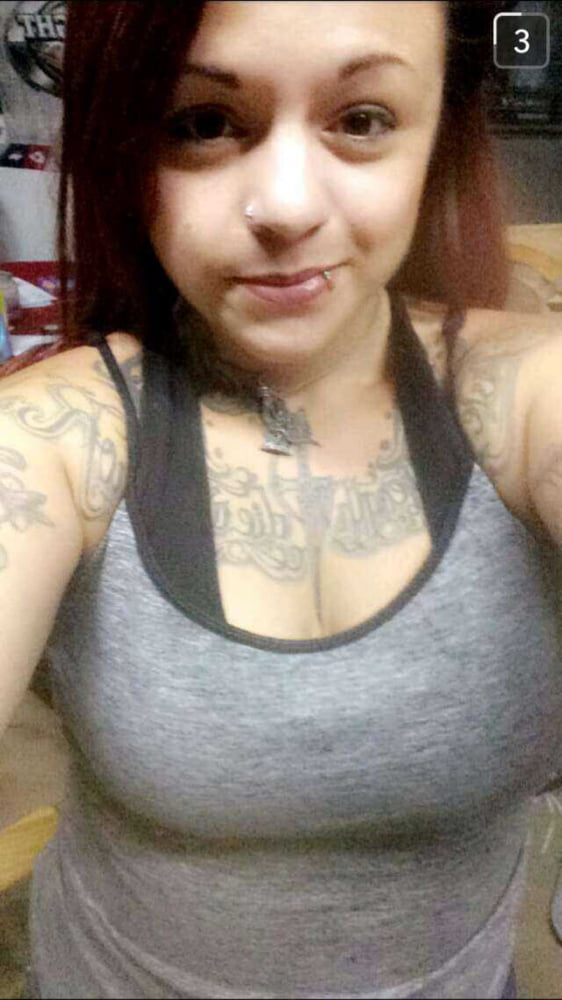 Lectura de cama, un estudio de damas entintadas
 #97049528