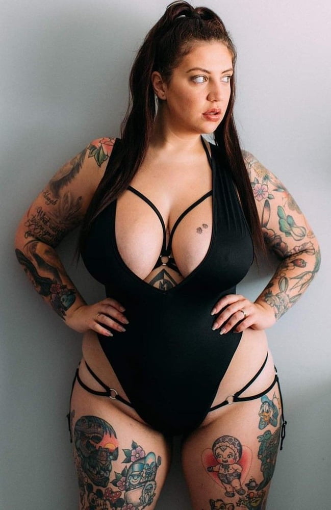 Lectura de cama, un estudio de damas entintadas
 #97049548