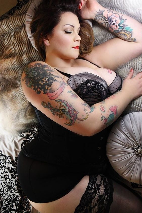 Lectura de cama, un estudio de damas entintadas
 #97049557