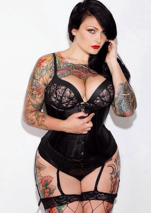 Lectura de cama, un estudio de damas entintadas
 #97049569