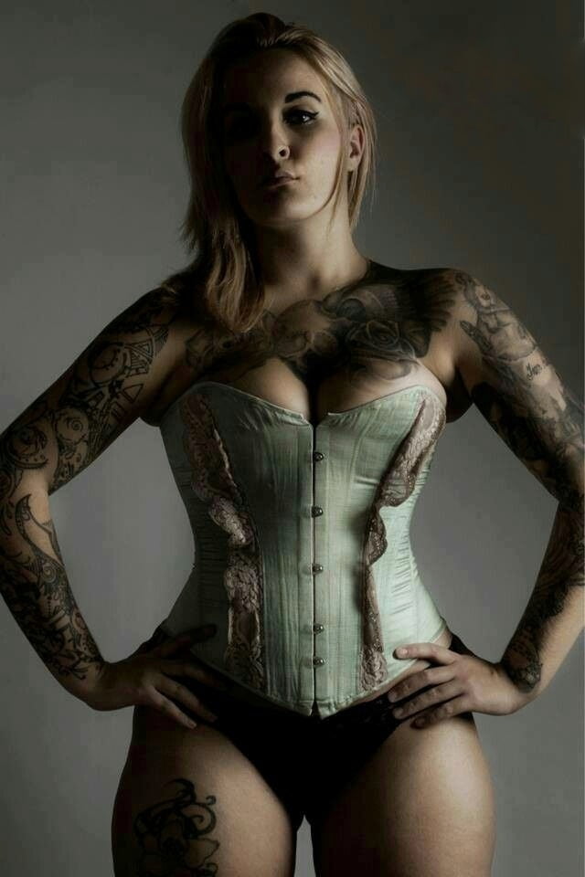 Lectura de cama, un estudio de damas entintadas
 #97049612