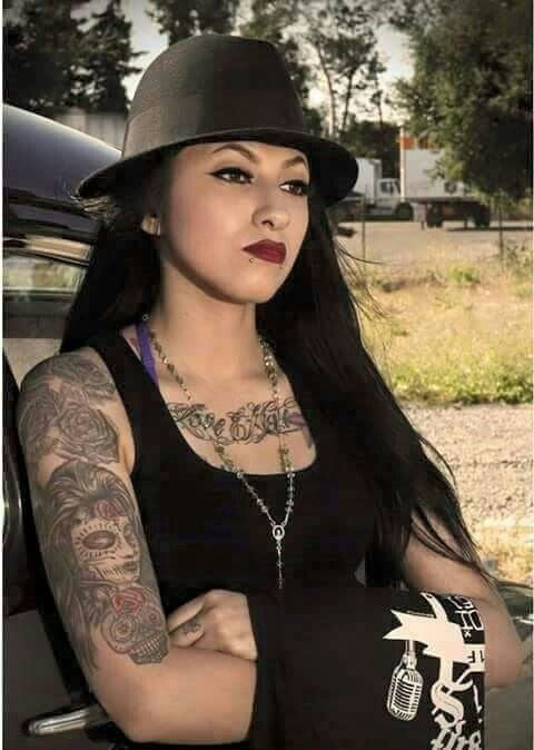 Lectura de cama, un estudio de damas entintadas
 #97049645