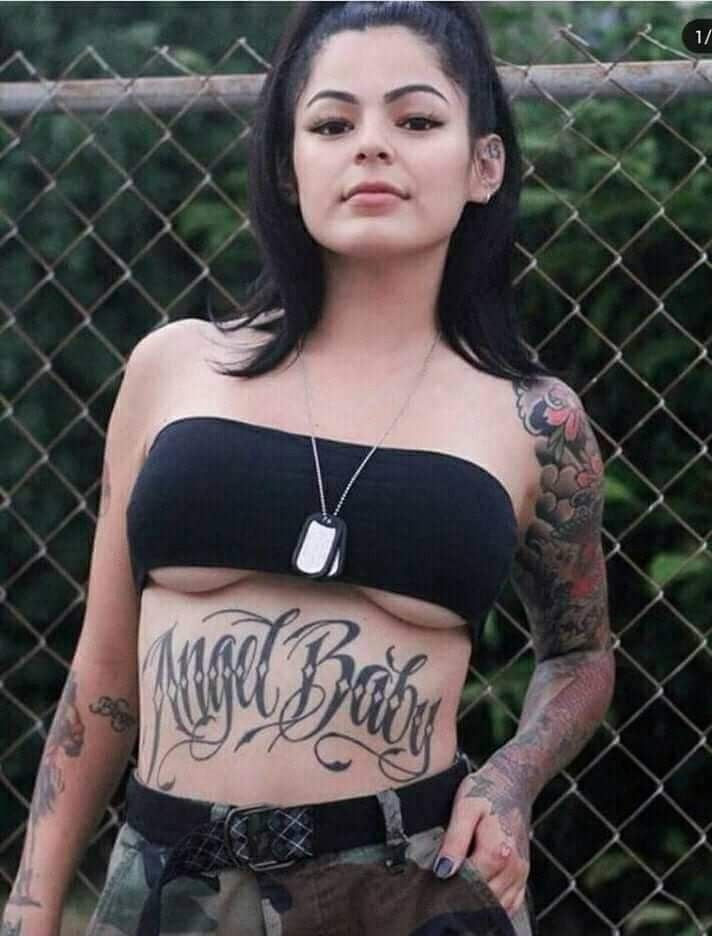 Lectura de cama, un estudio de damas entintadas
 #97049654