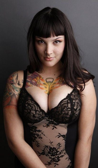 Lectura de cama, un estudio de damas entintadas
 #97049666