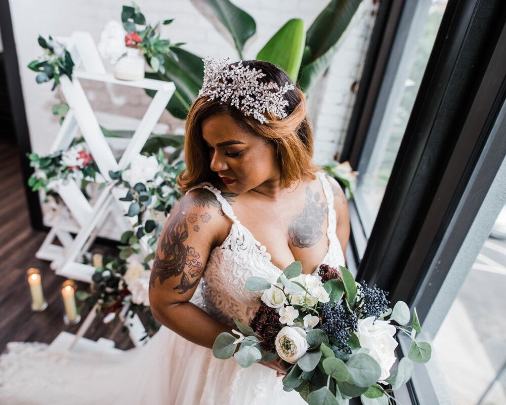 Lectura de cama, un estudio de damas entintadas
 #97049691