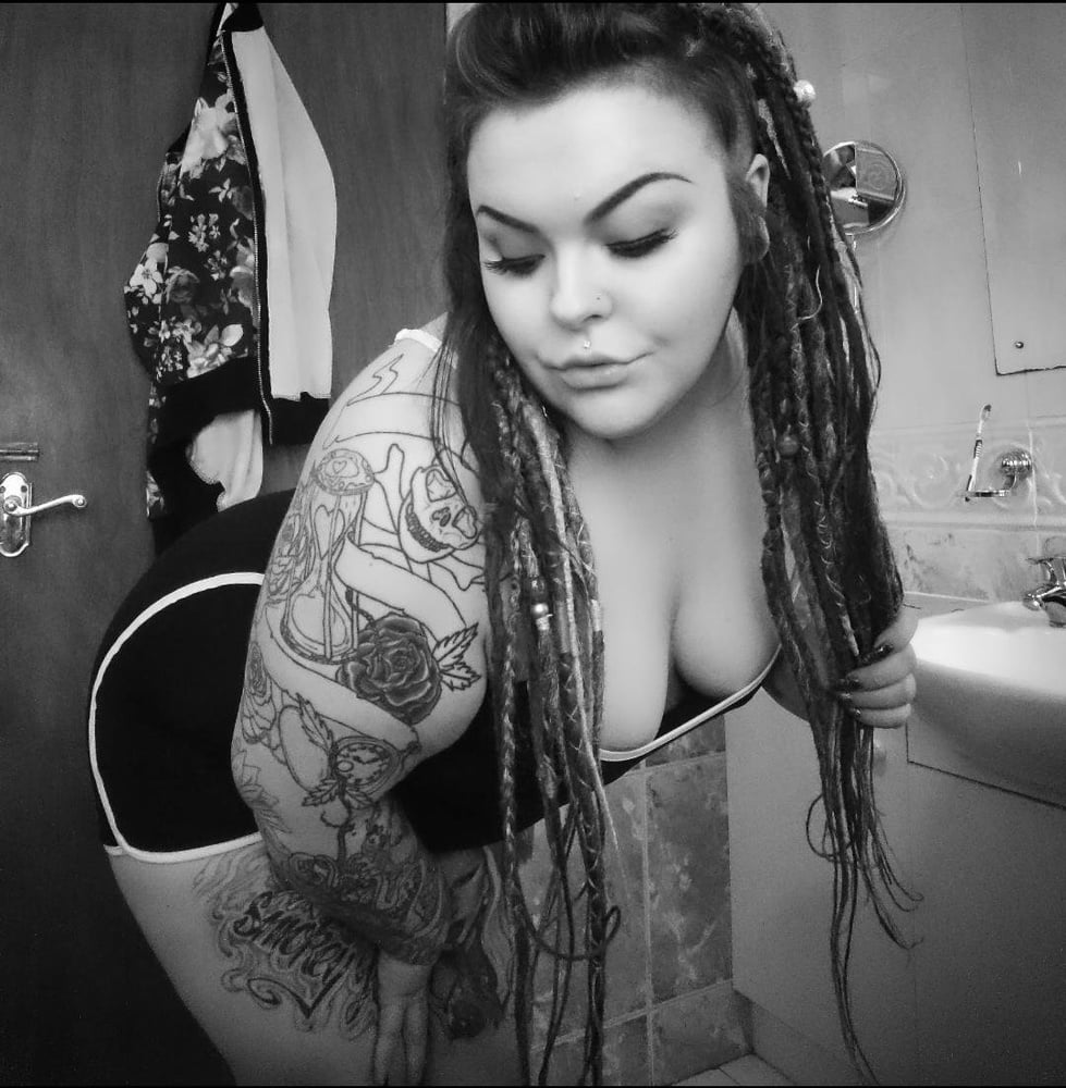 Lectura de cama, un estudio de damas entintadas
 #97049700