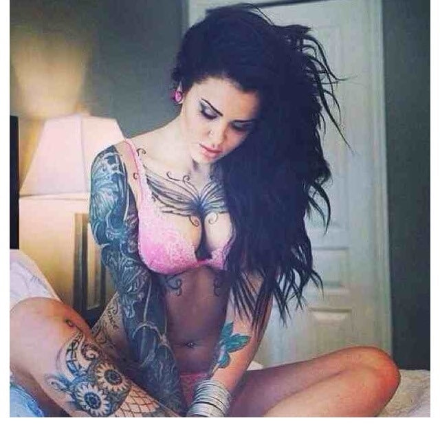 Lectura de cama, un estudio de damas entintadas
 #97049706