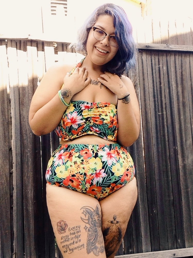 Lectura de cama, un estudio de damas entintadas
 #97049708