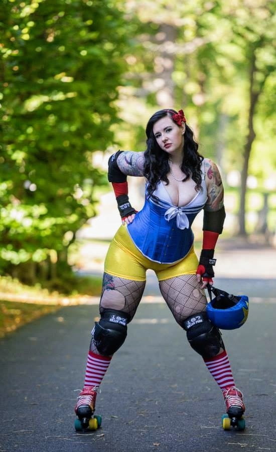 Lectura de cama, un estudio de damas entintadas
 #97049717