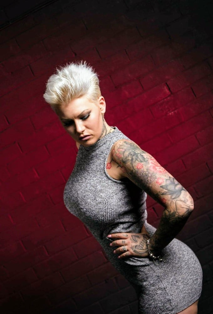 Lectura de cama, un estudio de damas entintadas
 #97049720