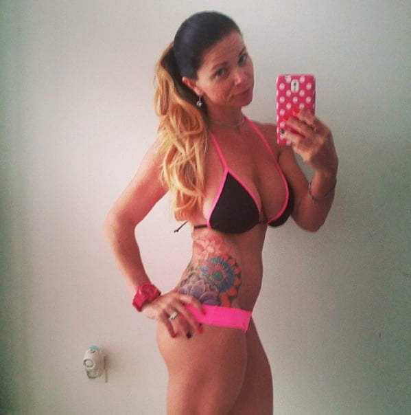 Lectura de cama, un estudio de damas entintadas
 #97049790