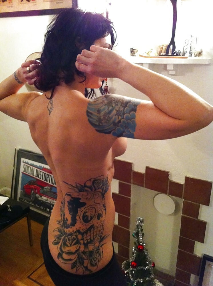 Lectura de cama, un estudio de damas entintadas
 #97049977