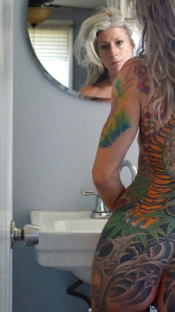 Lectura de cama, un estudio de damas entintadas
 #97049994