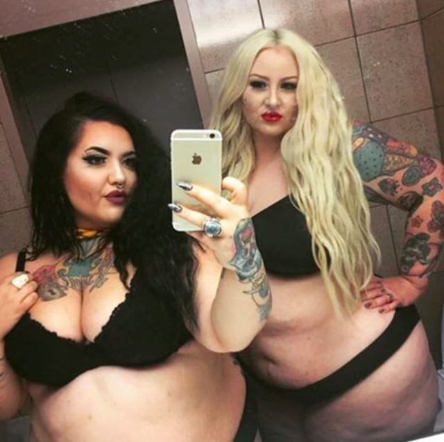 Lectura de cama, un estudio de damas entintadas
 #97050325