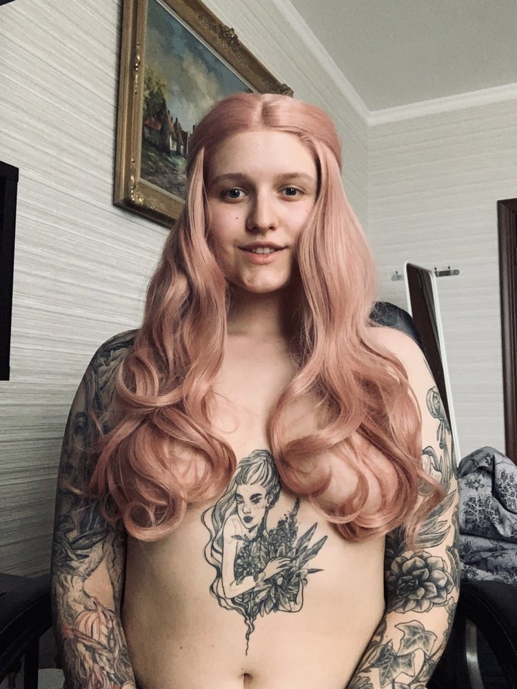 Lectura de cama, un estudio de damas entintadas
 #97050365