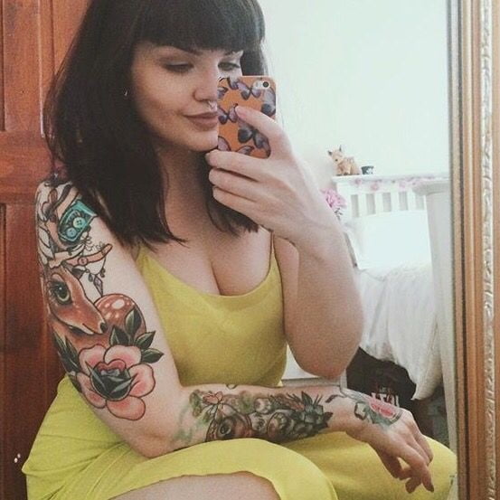 Lectura de cama, un estudio de damas entintadas
 #97050374