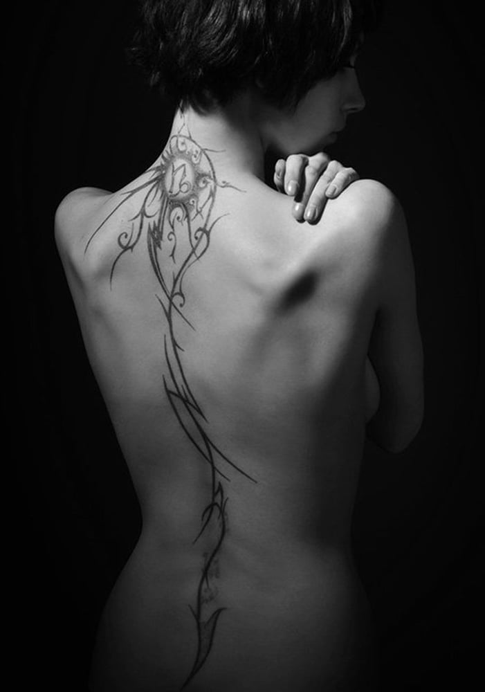 Lectura de cama, un estudio de damas entintadas
 #97050484