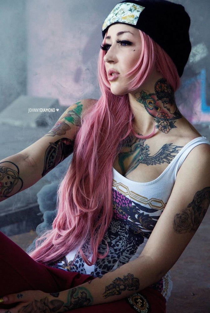 Lectura de cama, un estudio de damas entintadas
 #97050559