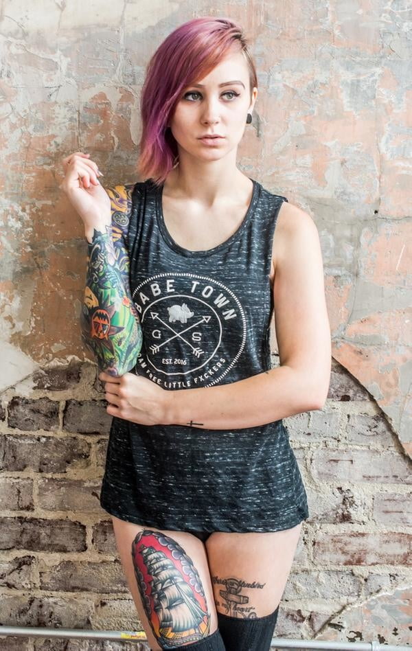 Lectura de cama, un estudio de damas entintadas
 #97050568