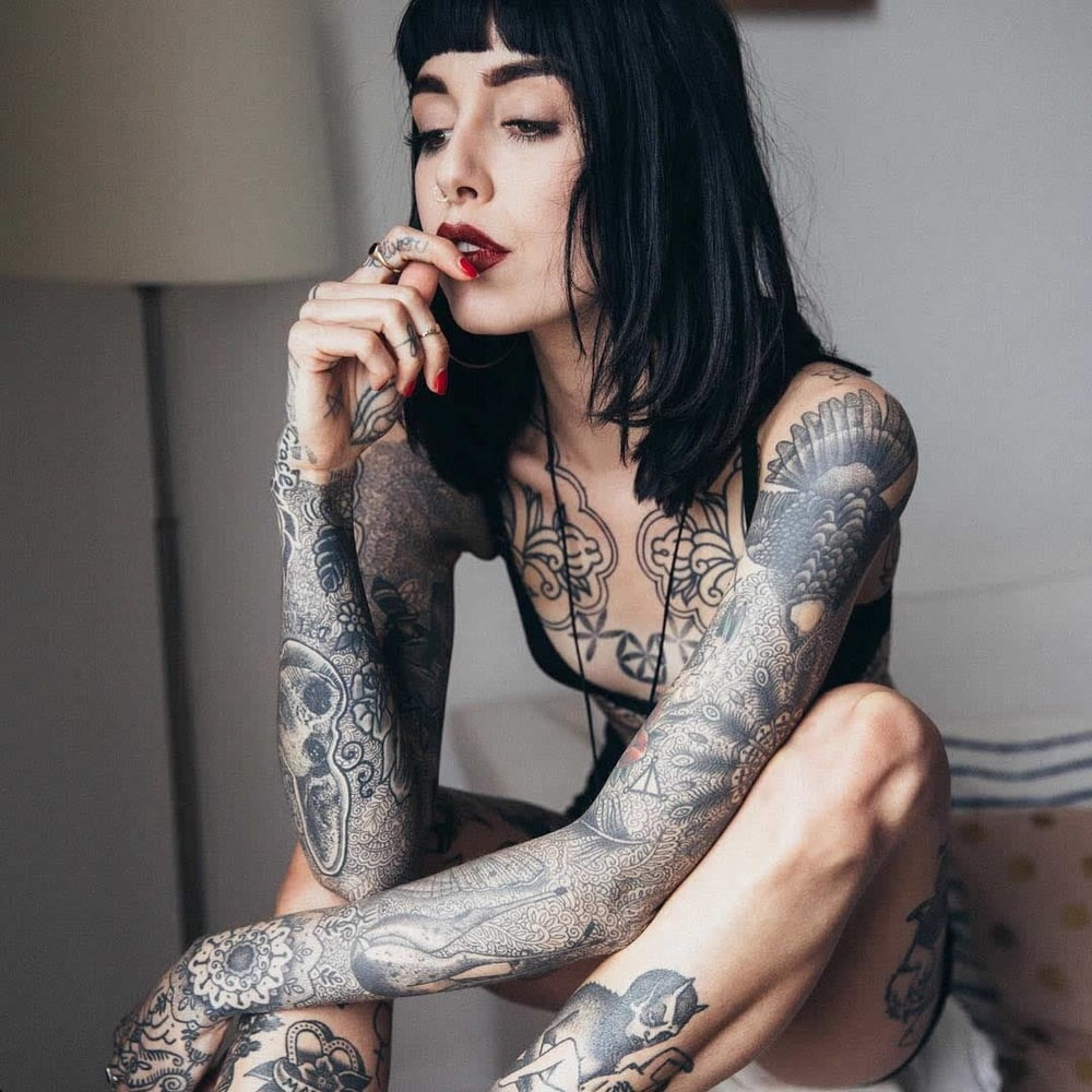 Lectura de cama, un estudio de damas entintadas
 #97050616