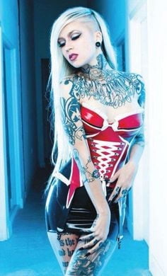 Lectura de cama, un estudio de damas entintadas
 #97050634