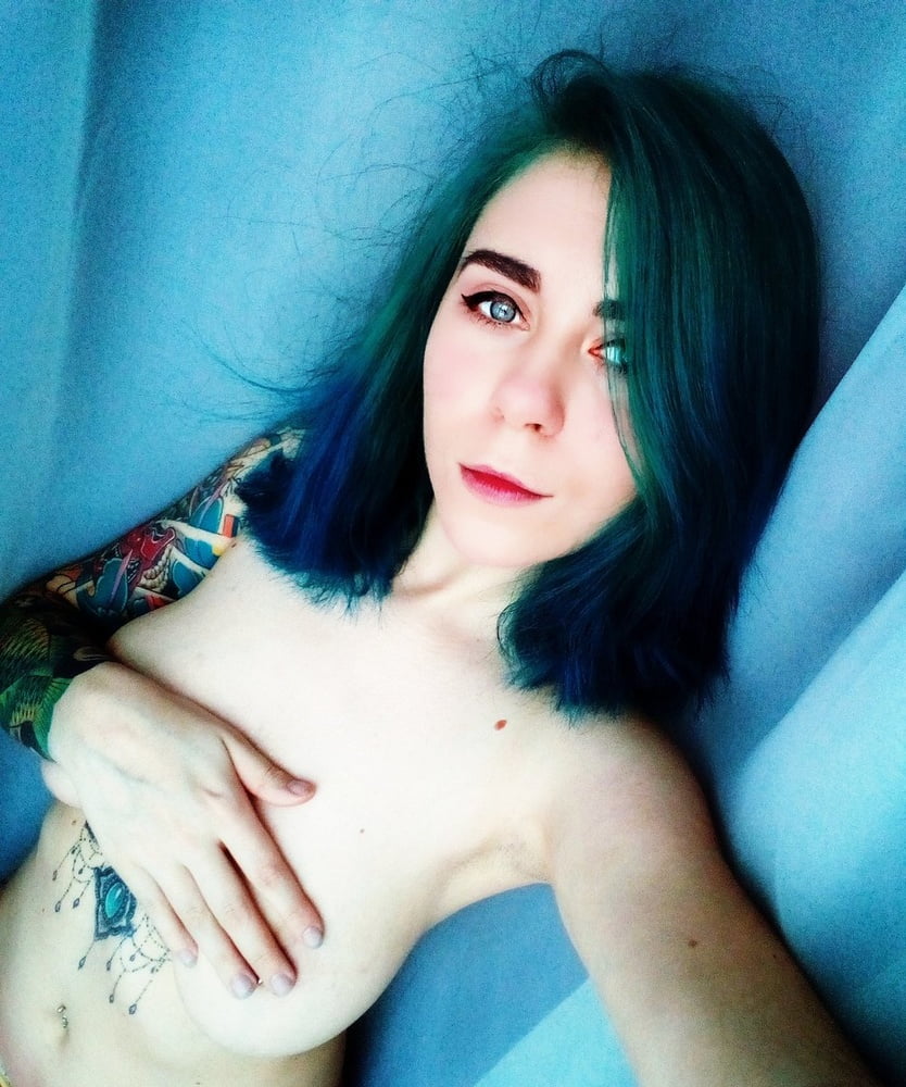 Lectura de cama, un estudio de damas entintadas
 #97050683