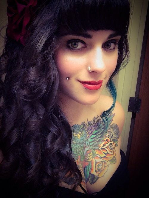 Lectura de cama, un estudio de damas entintadas
 #97050719