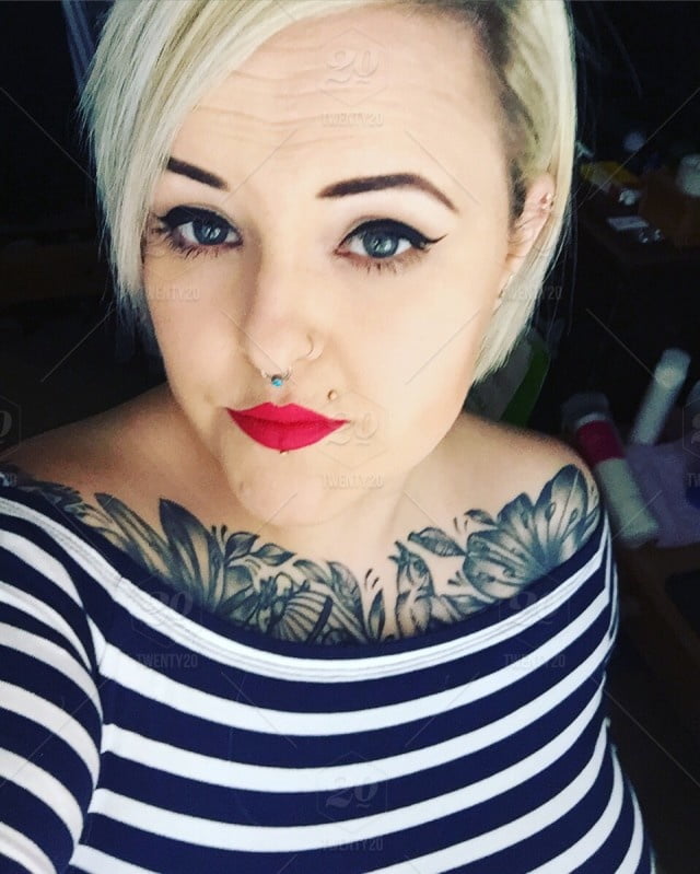 Lectura de cama, un estudio de damas entintadas
 #97050725