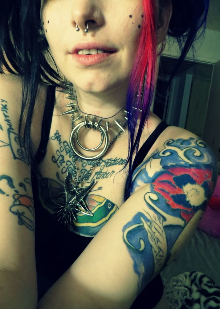 Lectura de cama, un estudio de damas entintadas
 #97050749