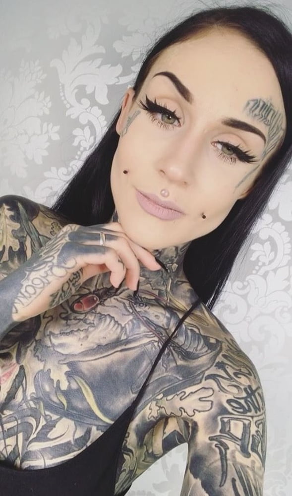 Lectura de cama, un estudio de damas entintadas
 #97050757