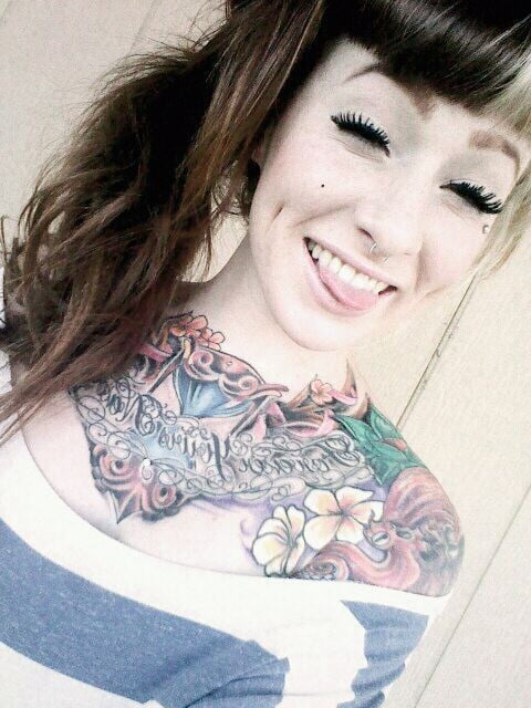 Lectura de cama, un estudio de damas entintadas
 #97050763