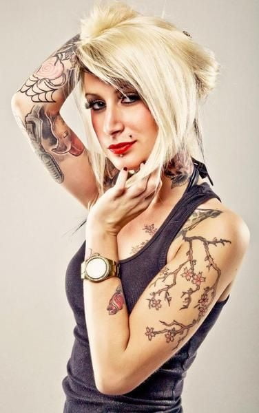 Lectura de cama, un estudio de damas entintadas
 #97050808