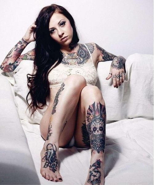 Lectura de cama, un estudio de damas entintadas
 #97050810